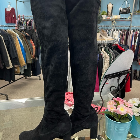 Valentino Garavani black knee high suede boots. - Picture 2 of 8